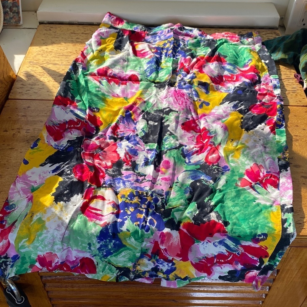 Vintage floral past the knees skirt size 6-8